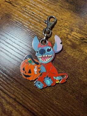 Disney Parks 2005 Official Trading Stitch Halloween Red Devil Costume Keychain